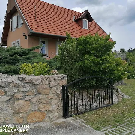 Boldogvoelgyi Vendeghaz * Rezi